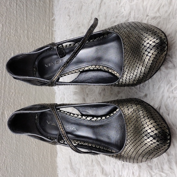 Via Spiga Gray Metallic Snake Embossed Leather Pointed-Toe Skinny Heel Shoe - Picture 3 of 16